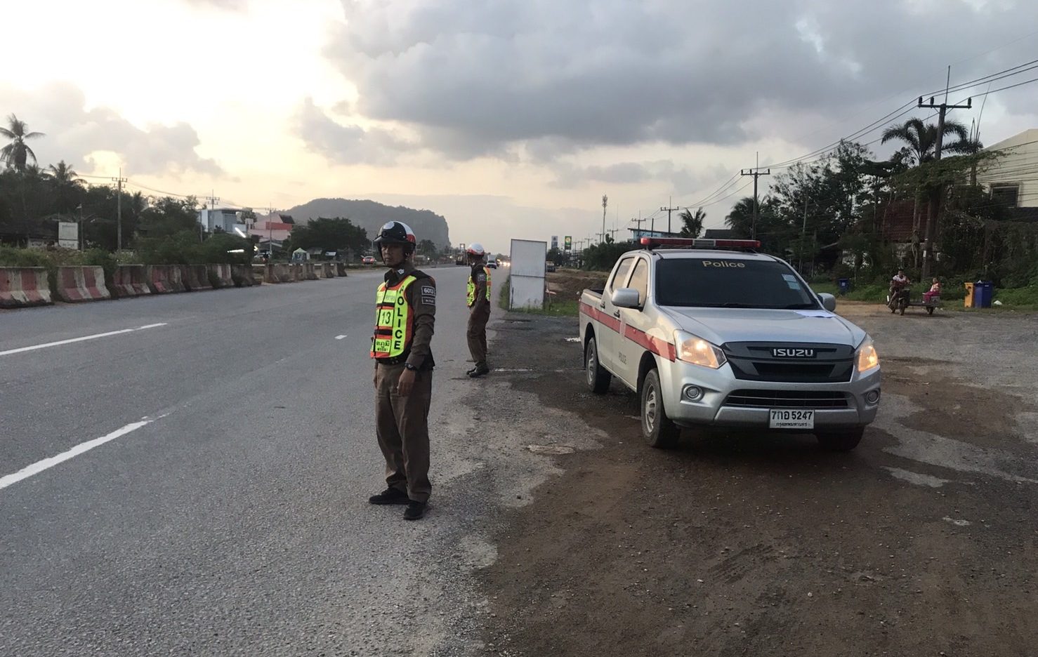 ว.4 ตรวจสอบสภาพการจราจร ช่วงก่อสร้างสะพานข้ามแยกคูหา