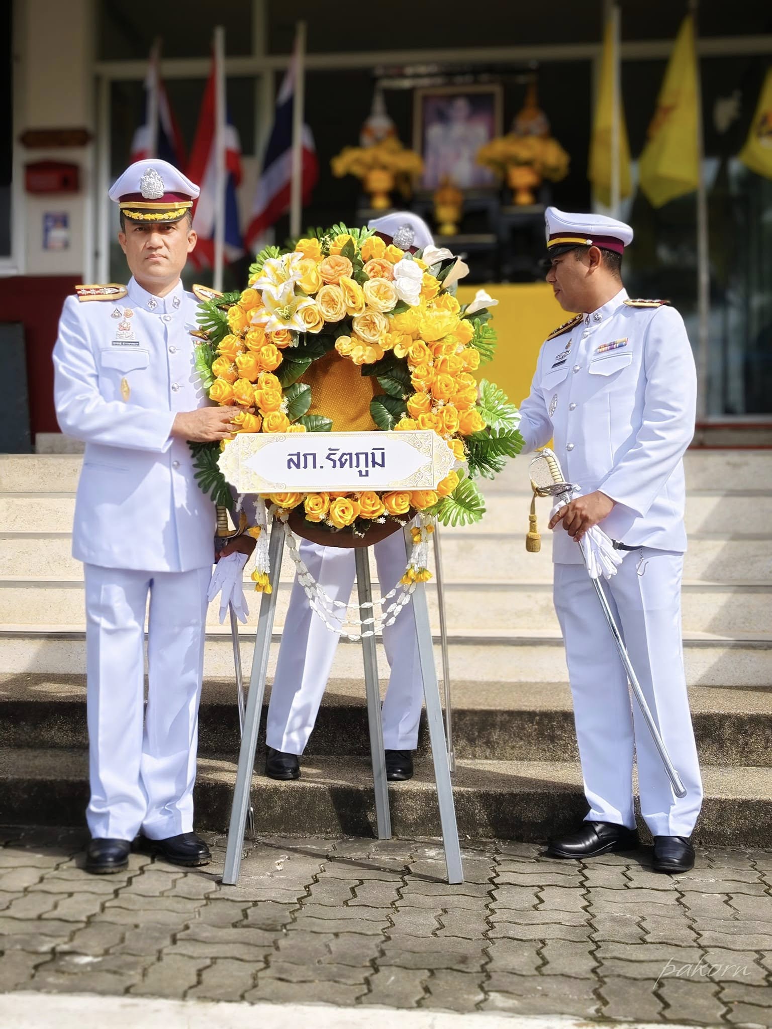 ร่วมพิธีวาง พวงมาลาถวายราชสักการะน้อมรำลึกในพระมหากรุณาธิคุณ เนื่องในวันคล้ายวันสวรรคตพระบาทสมเด็จพระบรมชนกาธิเบศร มหาภูมิพลอดุลยเดชมหาราช บรมนาถบพิตร