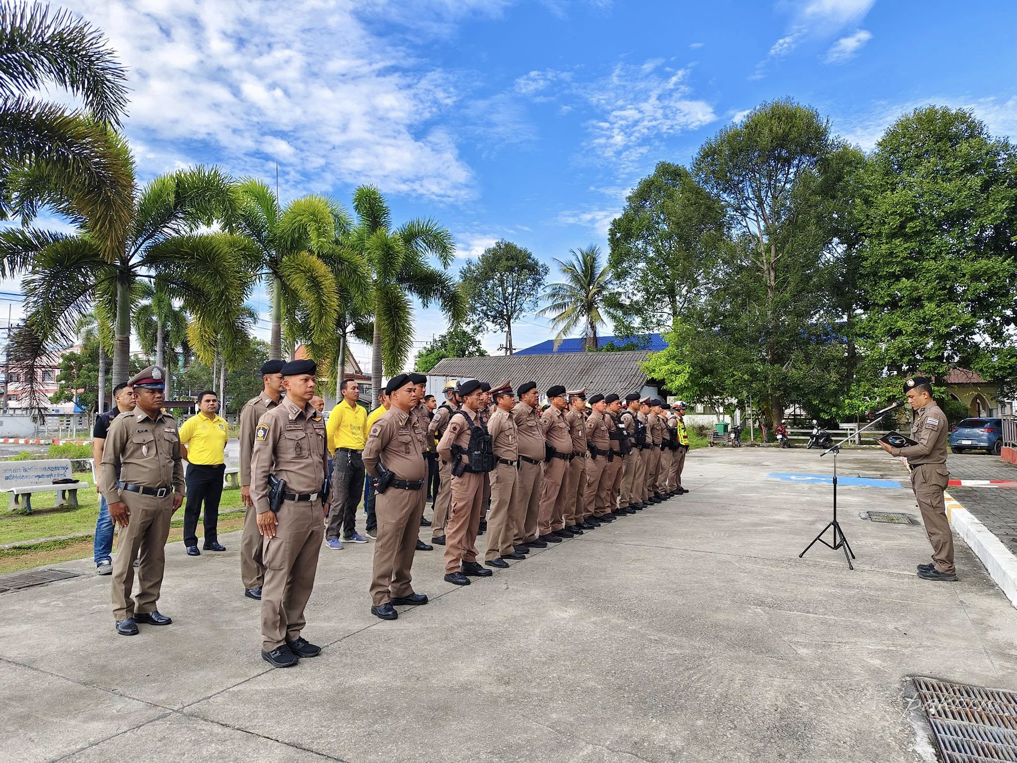 ลงแถวเคารพธงชาติประจำสัปดาห์ประชุมชี้แจงข้อราชการให้ความรู้กฏหมายที่เกี่ยวข้องกับ ปปช.