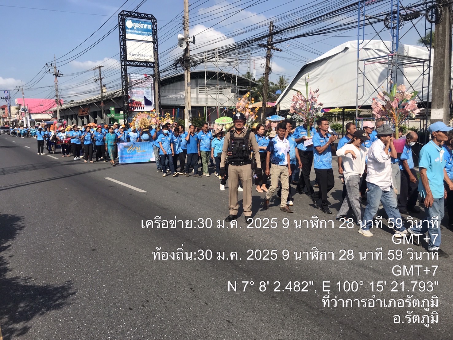 ว.4 กิจกรรมขบวนพาเหรด ทอดผ้าป่า สมทบกองทุนแม่ของแผ่นดิน จากโรงเรียนบ้านกำแพงเพชร ไป ที่ว่าการอำเภอรัตภูมิ