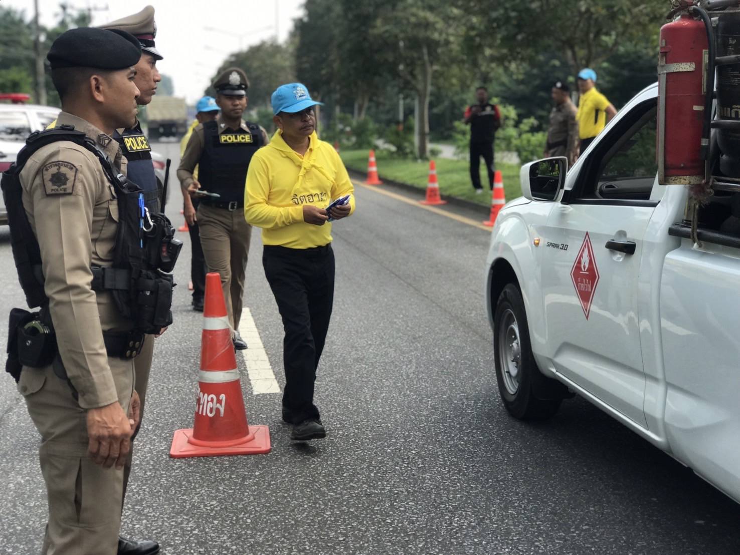 จิตอาสาจราจร รณรงค์การขับขี่ปลอดภัยสวมหมวกนิรภัย