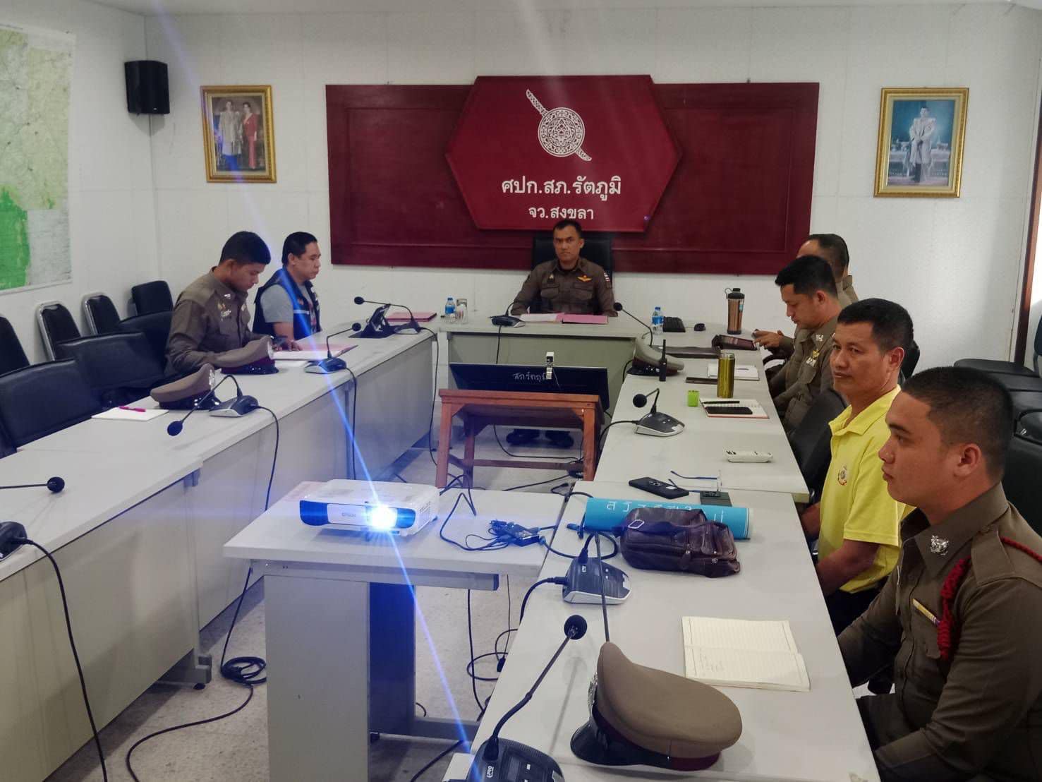 เฝ้าฟัง video conference ประชุมติดตามสถานการณ์ในพื้นที่และขับเคลื่อนงานในส่วนของ ภ. 9 และ ศปก.ตร.สน