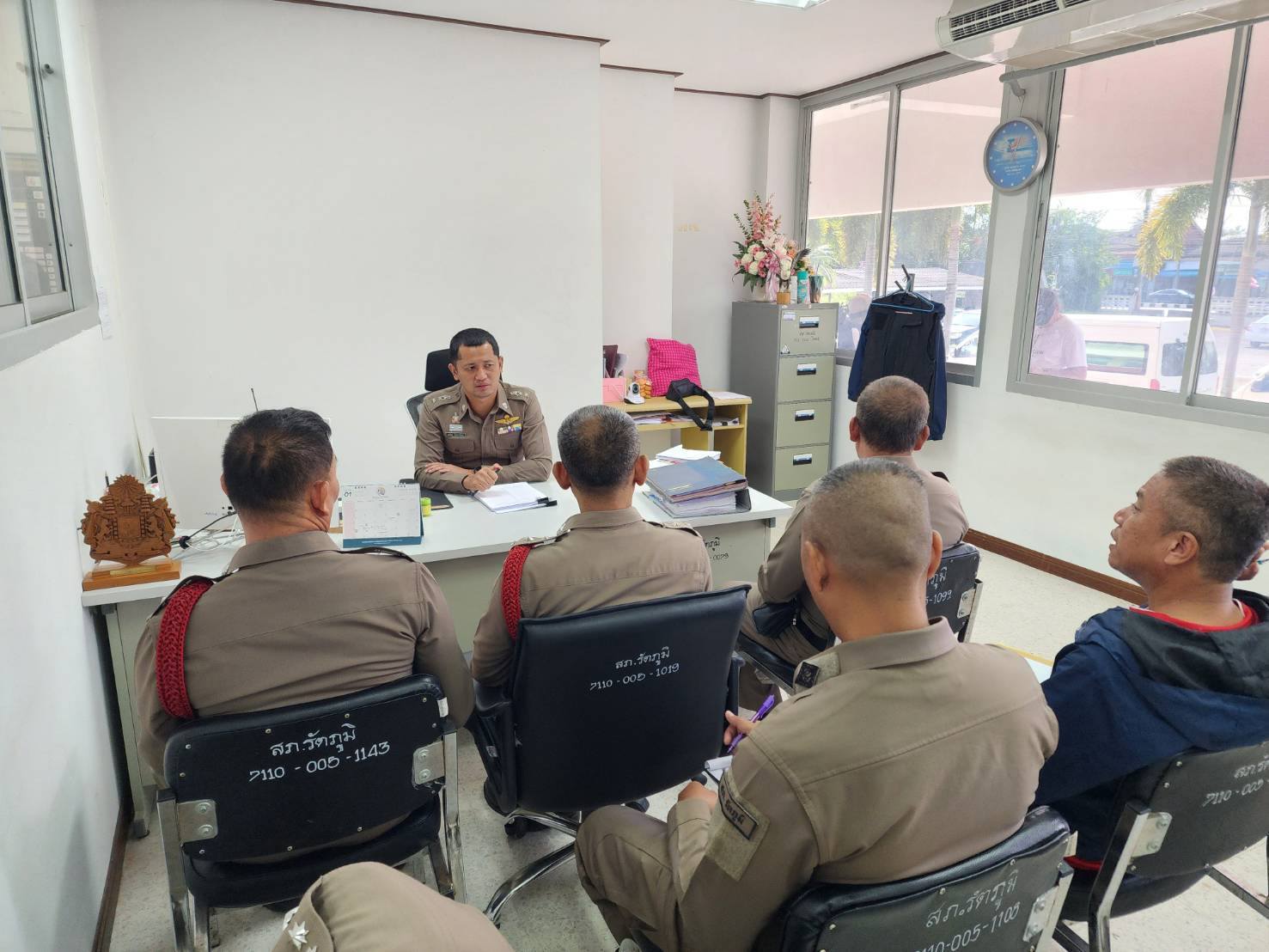 รอง ผกก.(สอบสวน) สภ.รัตภูมิ เรียกประชุม พนักงานสอบสวนและเจ้าหน้าที่ธุรการคดี  ประชุมชี้แจงข้อราชการและมอบหมายงาน