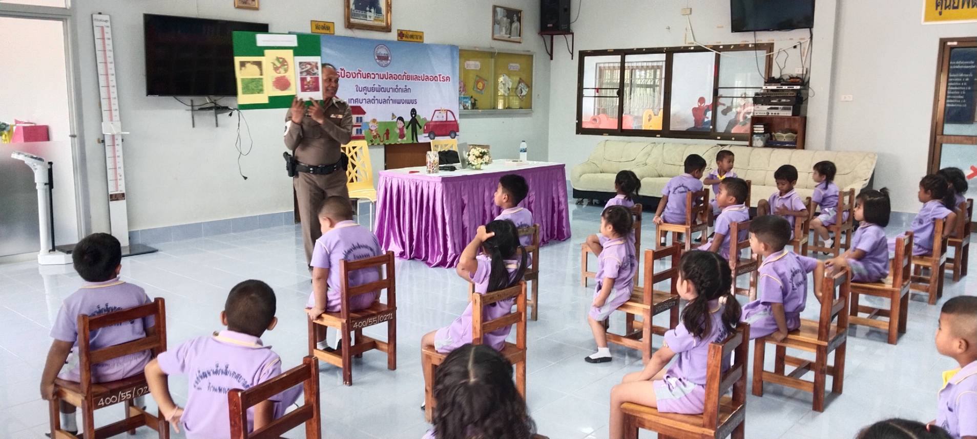 เป็นวิทยาการอบรมให้ความรู้ ด้านการจราจร และแผนเผชิญเหตุความปลอดภัยในโรงเรียน (หนี ซ่อน สู้) ณ ศูนย์พัฒนาเด็กเล็กเทศบาลตำบลกำแพงเพชร