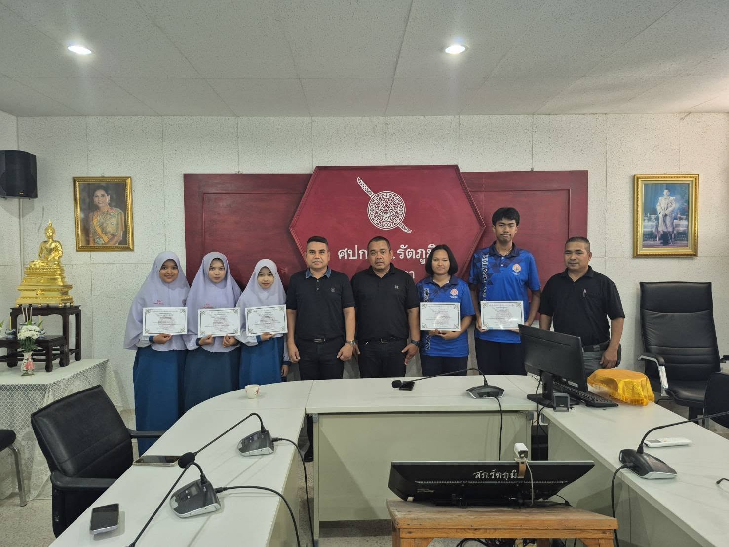 สภ.รัตภูมิ มอบหนังสือรับรองการฝึกประสบการณ์อาชีพ แก่นักเรียนโรงเรียนควนเนียงวิทยาและโรงเรียนดารุลมะฮ์ดียะห์