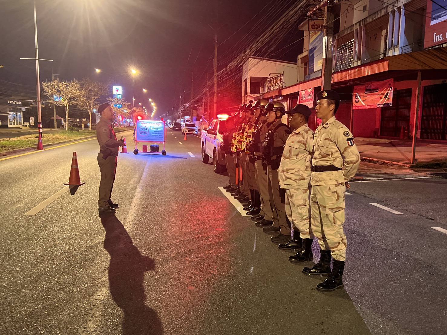 สวป.สภ.รัตภูมิ ประชุมและปล่อยแถวด่านตรวจวัดปริมาณแอลกอฮอล์หน้าปากทางเข้าเทศบาลตำบลกำแพงเพชร