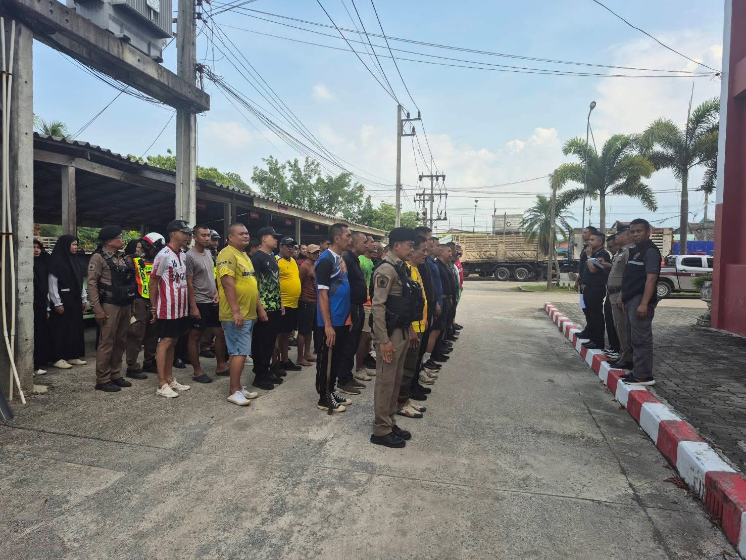 ร่วมกิจกรรม  5 ส. พัฒนาพื้นที่ ปรับปรุงภูมิทัศน์ บริเวณหน้า สภ.ฯ พื้นที่โดยรอบ และอาคารบ้านพัก แฟลต สภ.รัตภูมิ