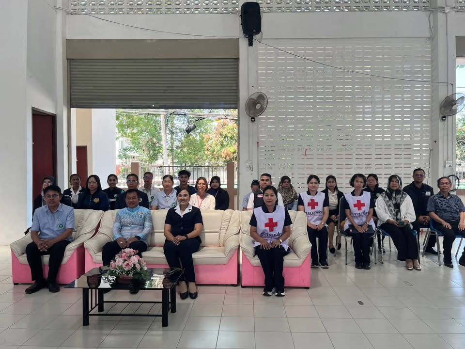 IMG_1954 ร่วมเป็นเกียรติในการส่งมอบ ชุดฟื้นฟูฯ ตามโครงการฟื้นฟูผู้ประสบอุทกภัยจังหวัดสงขลา ของ สภากาชาดไทย