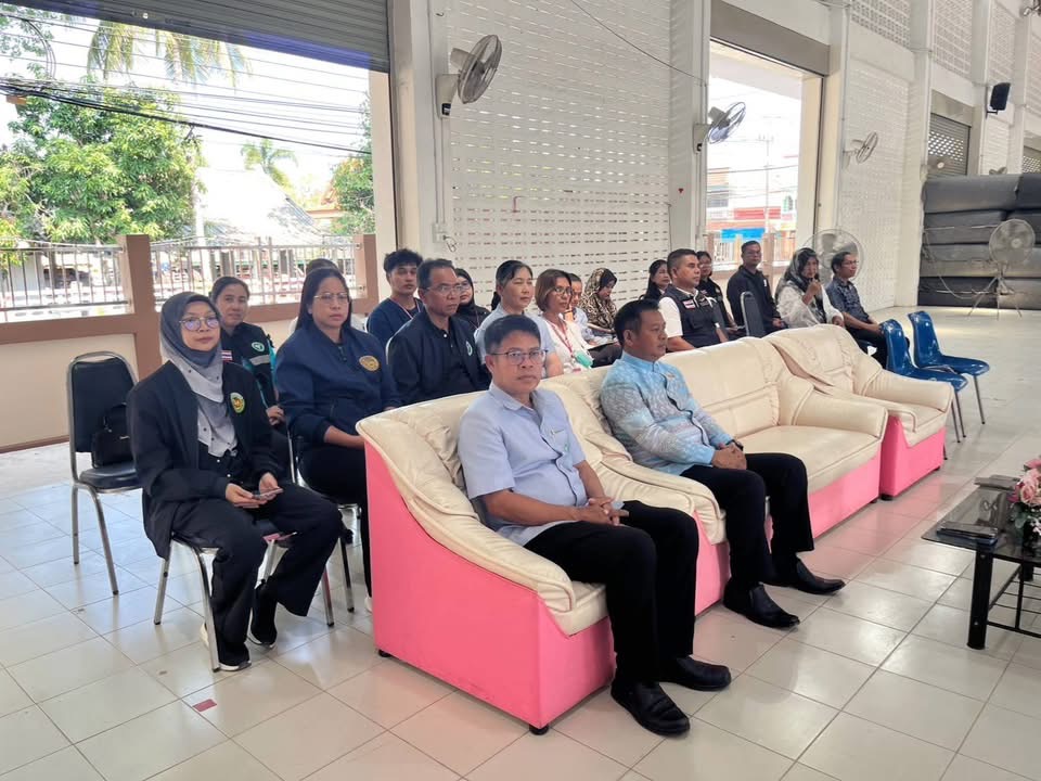 IMG_1958 ร่วมเป็นเกียรติในการส่งมอบ ชุดฟื้นฟูฯ ตามโครงการฟื้นฟูผู้ประสบอุทกภัยจังหวัดสงขลา ของ สภากาชาดไทย