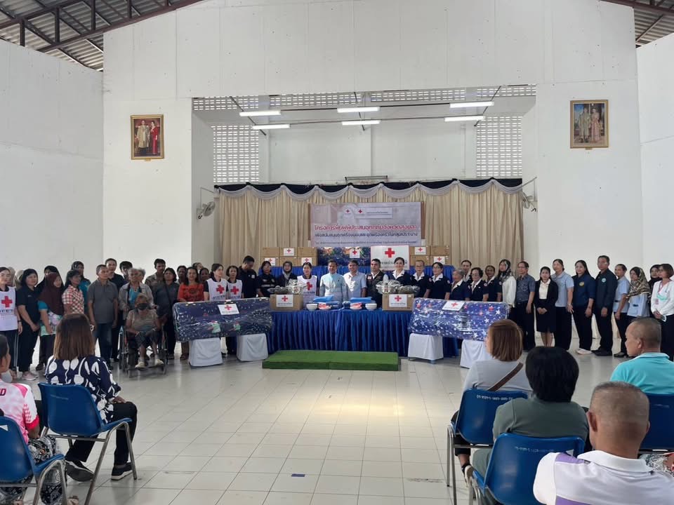IMG_1960 ร่วมเป็นเกียรติในการส่งมอบ ชุดฟื้นฟูฯ ตามโครงการฟื้นฟูผู้ประสบอุทกภัยจังหวัดสงขลา ของ สภากาชาดไทย