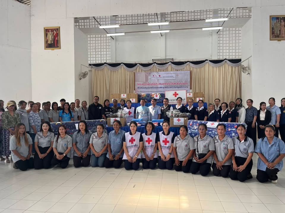 IMG_1961 ร่วมเป็นเกียรติในการส่งมอบ ชุดฟื้นฟูฯ ตามโครงการฟื้นฟูผู้ประสบอุทกภัยจังหวัดสงขลา ของ สภากาชาดไทย