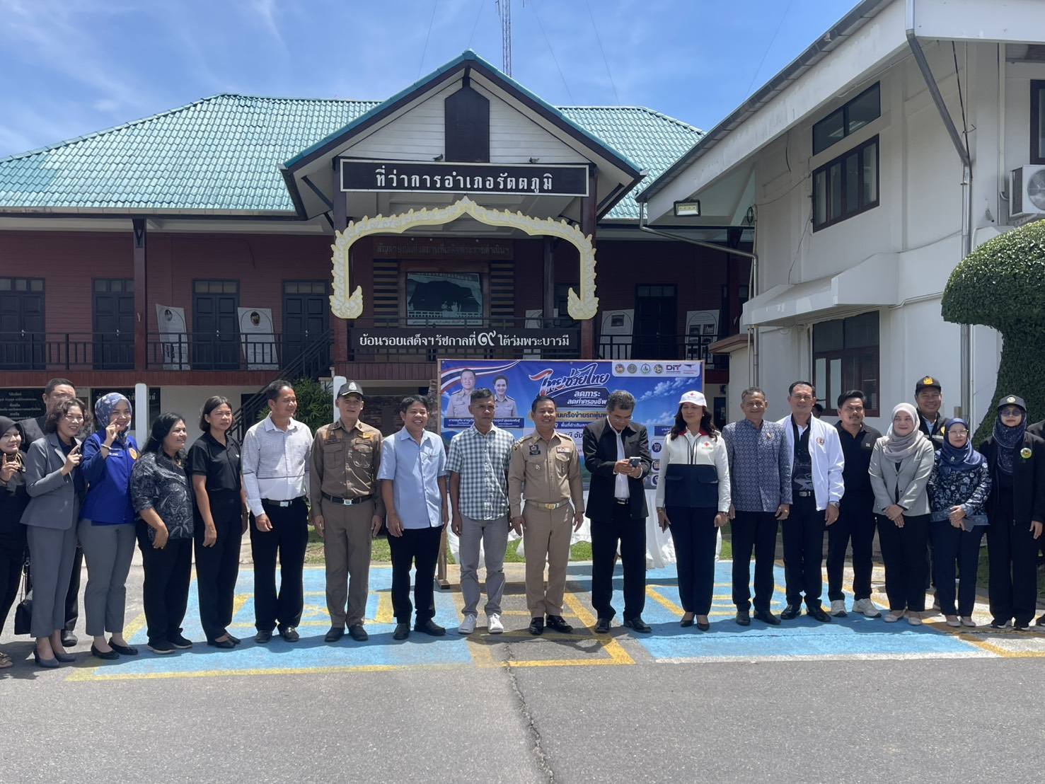 ร่วมเป็นเกียรติในพิธีเปิดโครงการ Kick – off ไทยช่วยไทย ลดภาระค่าครองชีพ