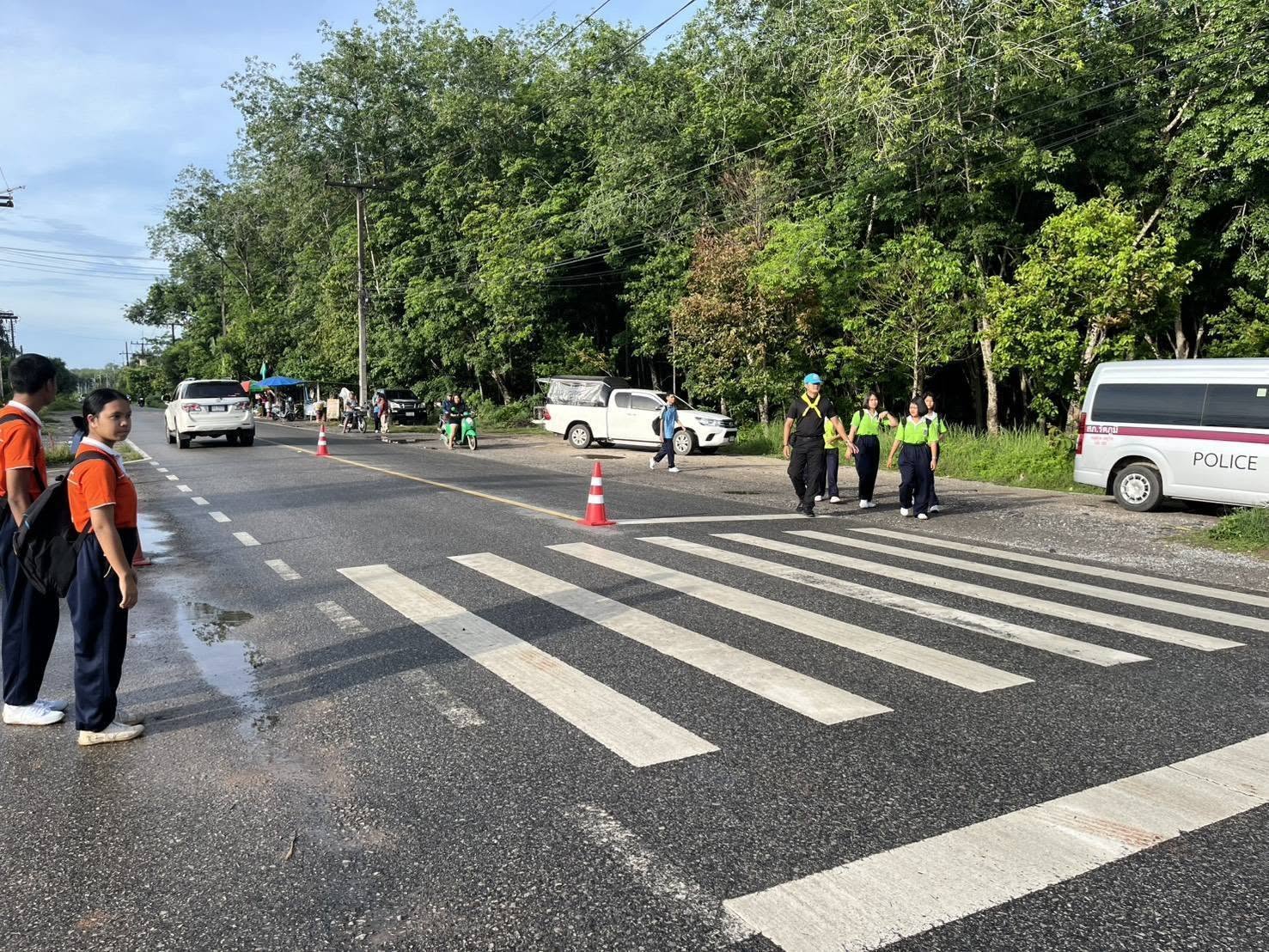 711065726_1443223417845450_7103339266428252701_n อำนวยความสะดวกด้านการจราจรแก่นักเรียน ครูและผู้ปกครอง หน้า ร.ร.มัธยมสิริวัณวรี 2