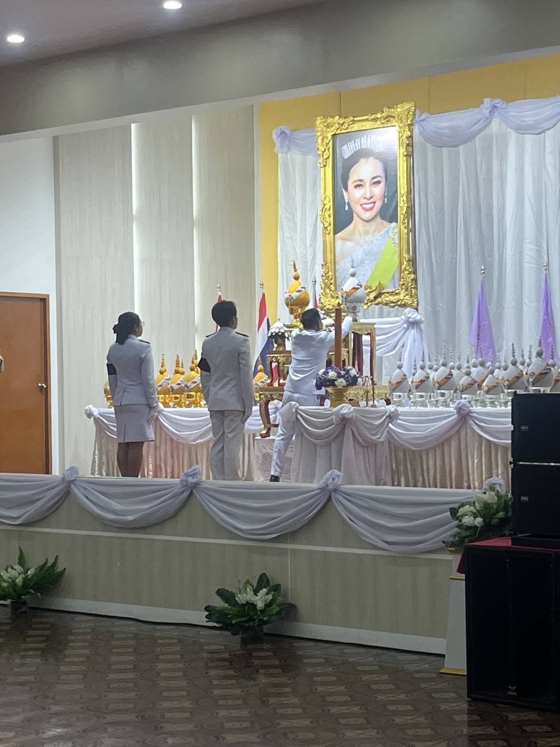 712207494_1441792547988537_5880696061487440079_n ร่วมกิจกรรมพิธีถวายราชสักการะวางพานพุ่ม และ พิธีจุดเทียนถวายพระพรชัยมงคล เนื่องในโอกาสพระราชพิธีมหามงคลเฉลิมพระชนพรรษา 4 รอบ สมเด็จพระนางเจ้าฯ พระบรมราชินี