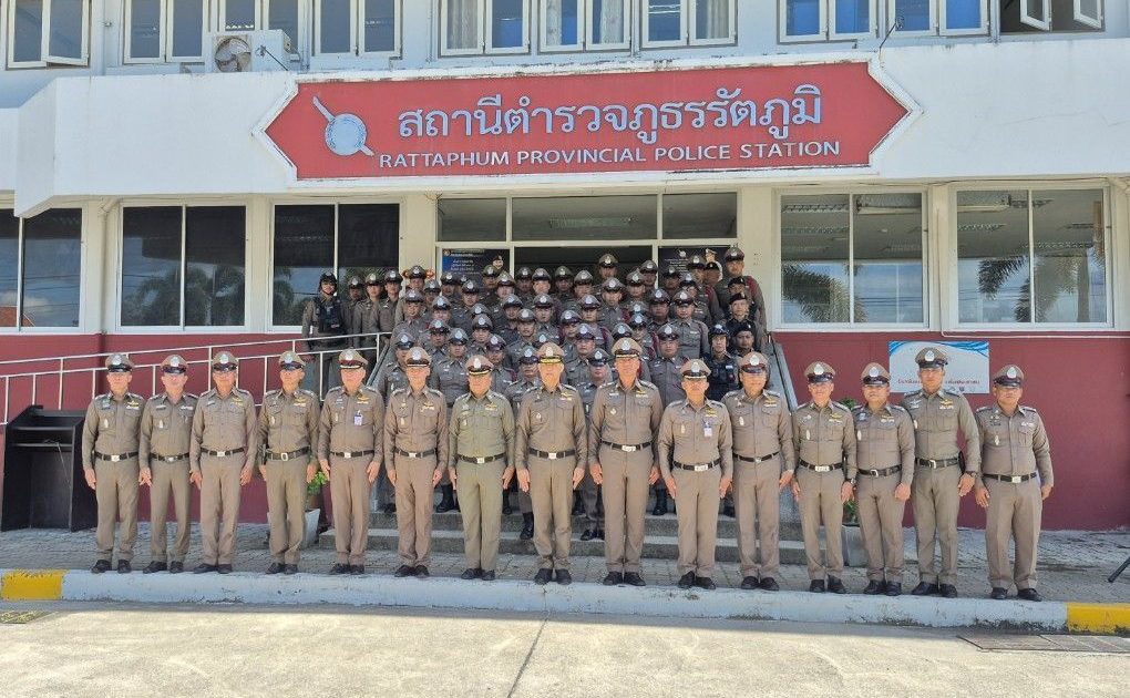 1116629_0-1020x630 สภ.รัตภูมิ ให้การต้อนรับ พล.ต.ต.สุริยา ปัญญามัง ผู้บังคับการกองการตรวจราชการ 9 สำนักงานจเรตำรวจ พร้อม คณะ เดินทางมาตรวจราชการ ให้คำแนะนำการตรวจราชการออนไลน์(JIS) ทั้ง5 ด้าน การตรวจการฝึกแถวบุคคลท่ามือเปล่า การฝึกยุทธวิธี การสุ่มตรวจพื้นที่เกิดเหตุ การสุ่มบริการจากหมายเลยโทรศัพท์ที่แจ้งมาที่ศูนย์วิทยุและประชุมสรุปผล