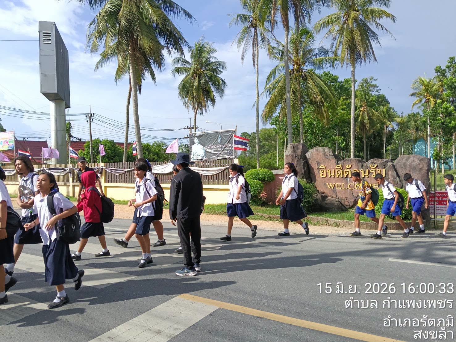 724660544_1587966459442856_6221204356574932362_n อำนวยความสะดวกด้านการจราจรแก่ครูและนักเรียนหน้าโรงเรียนวัดทุ่งคา