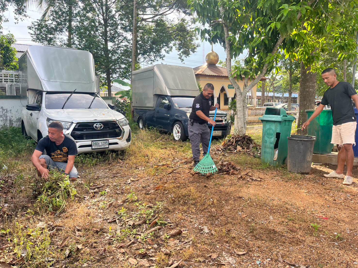 725803951_1885074235783576_5899106221238672208_n สภ.รัตภูมิ เรียกแถวพัฒนาพื้นที่ ปรับปรุงภูมิทัศน์ บริเวณโดยรอบอาคารสถานี หน้าสถานี ห้องทำงาน