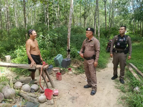 730760818_993140106921733_2353324462895073996_n สวป.สภ.รัตภูมิ ออกพบปะเยี่ยมเยียนชาวบ้านในพื้นที่เขาพระ ประชาสัมพันธ์ข่าวแจ้งเตือน ป้องกันเหตุเกี่ยวกับการขโมยพืชผลทางการเกษตร
