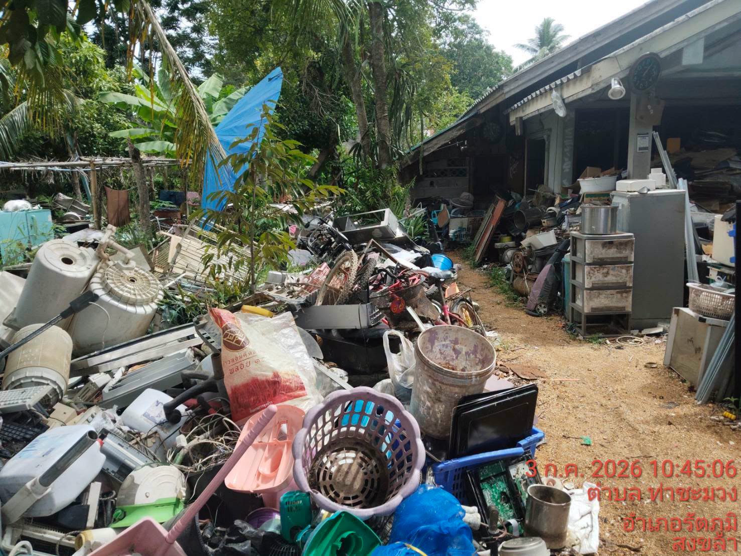 735994131_1744725396657656_2215208572482469996_n สายตรวจท่ามะปราง ออกตรวจสอบร้านรับซื้อของเก่า พร้อมพบปะพูดคุยและกำชับเจ้าของร้านเกี่ยวกับการรับซื้อของเก่าซึ่งได้มาจากการกระทำความผิด
