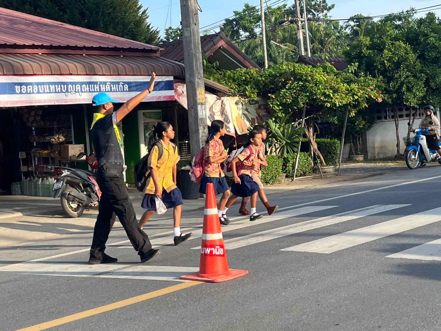 739214718_1332076521841760_4352275619291516541_n จิตอาสาจราจร อำนวยความสะดวกนักเรียน ครู ผู้ปกครอง โรงเรียนวัดทุ่งคา ต.กำแพงเพชร