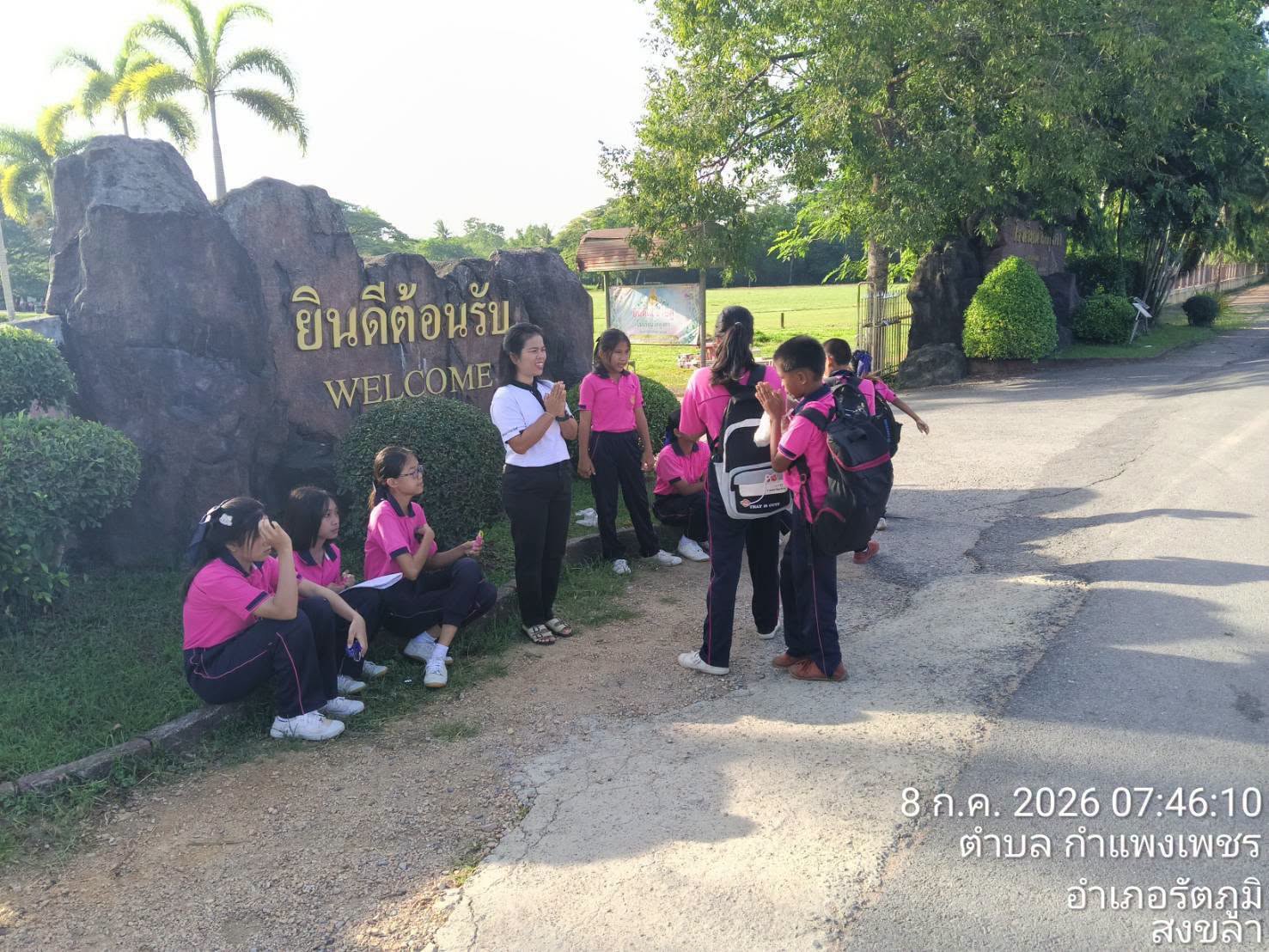 739782166_1631964078473045_2167078964975578915_n สายตรวจทุ่งคา อำนวยความสะดวกด้านการจราจรแก่ครูและนักเรียนหน้าโรงเรียน วัดทุ่งคา