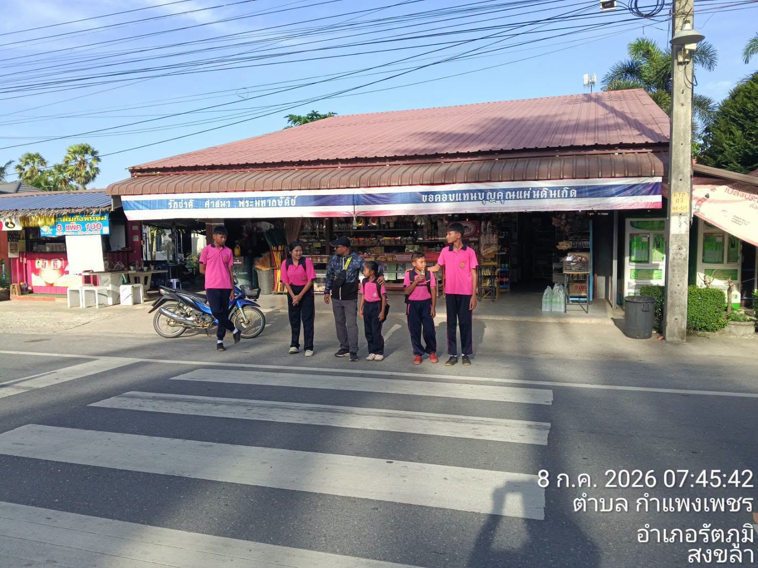 739835714_1681155256427637_1898137035639943851_n สายตรวจทุ่งคา อำนวยความสะดวกด้านการจราจรแก่ครูและนักเรียนหน้าโรงเรียน วัดทุ่งคา