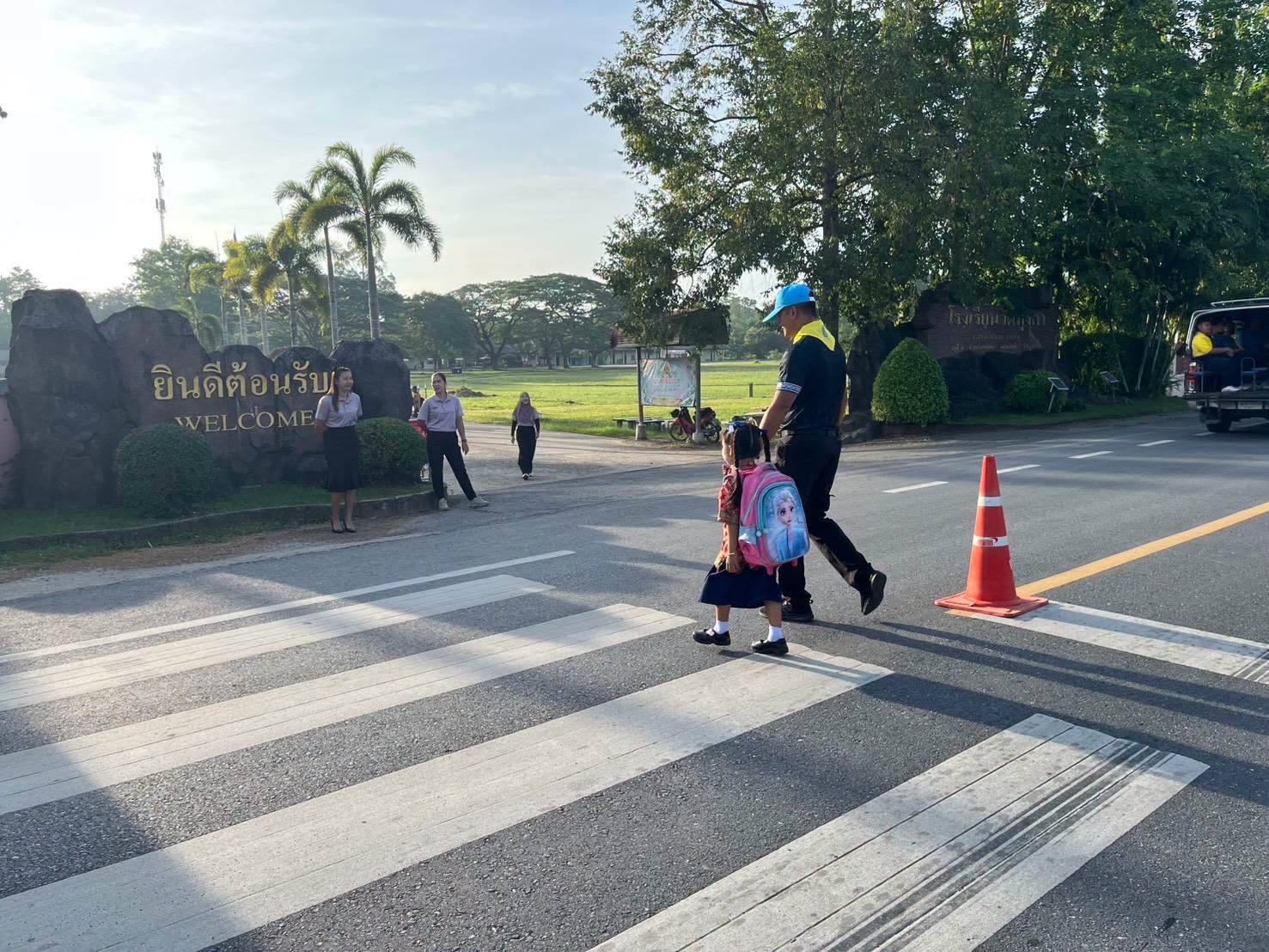 740286397_1697911774790477_4607993092632773227_n จิตอาสาจราจร อำนวยความสะดวกนักเรียน ครู ผู้ปกครอง โรงเรียนวัดทุ่งคา ต.กำแพงเพชร