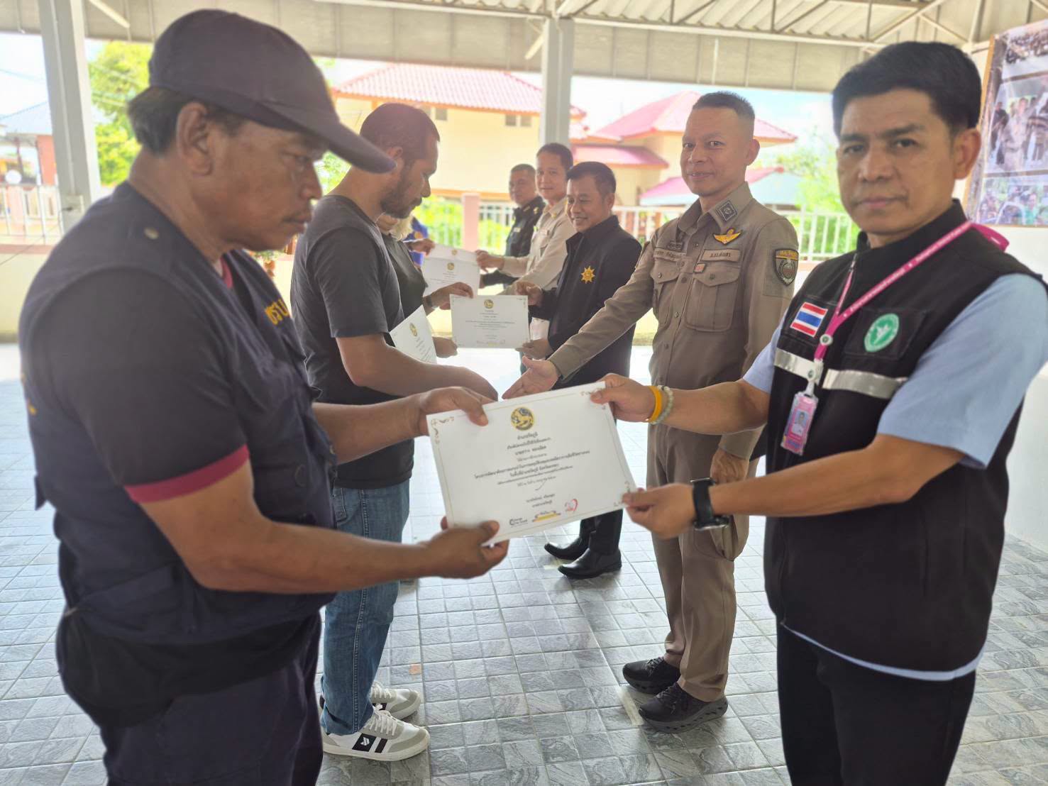 741021923_1280084297309899_8725222683263128914_n รอง ผกก.ป.ฯ ร่วมพิธีมอบประกาศผู้เข้ารับการอบรมโครงการพัฒนาศักยภาพแกนนำในการลดอุบัติเหตุและลดอัตราการเสียชีวิตทางถนนในพื้นที่อำเภอรัตภูมิ