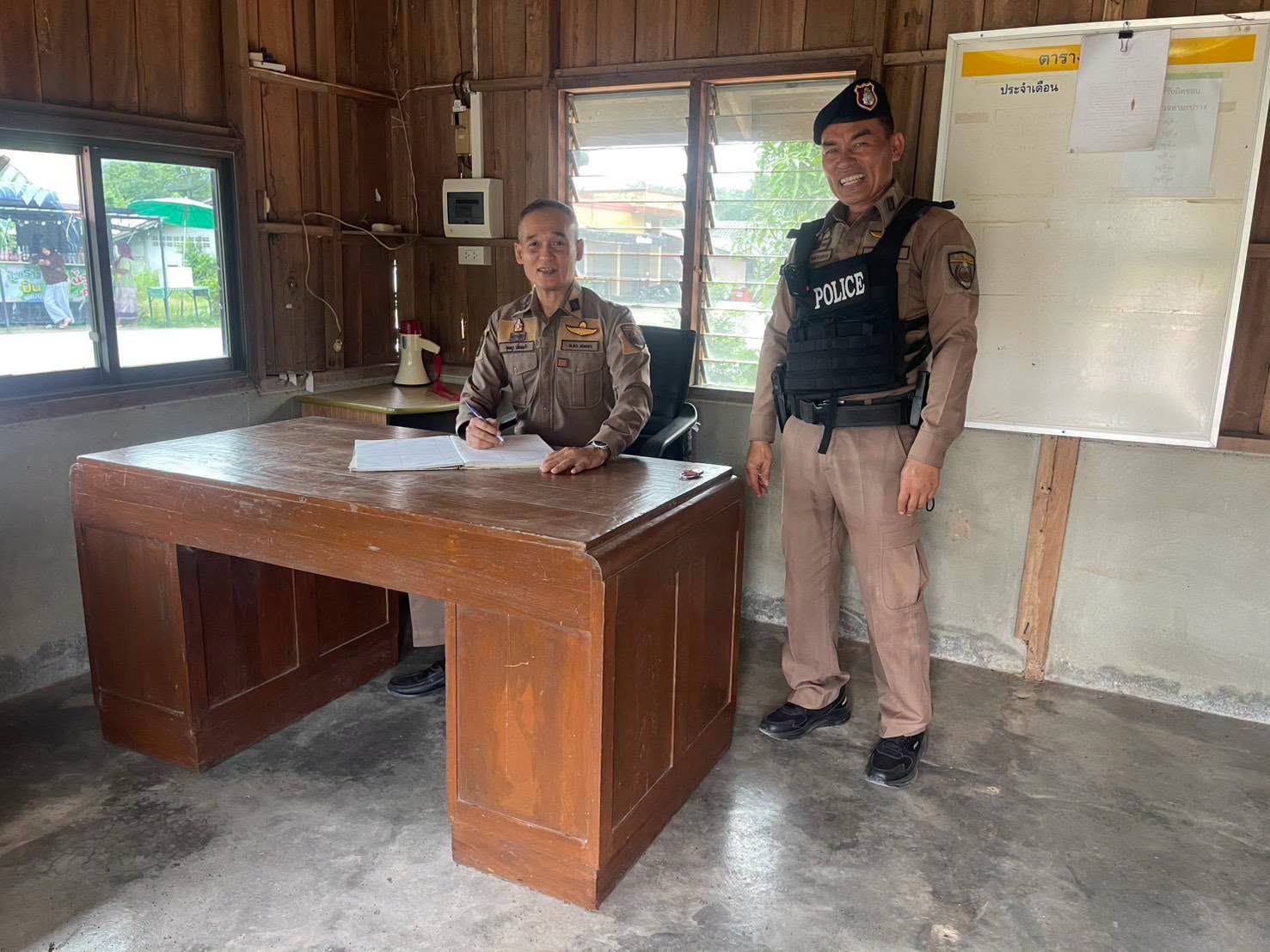 747062803_1554882959662947_4971560951004295430_n ผกก.สภ.รัตภูมิ ได้ออกตรวจพื้นที่บนถนน ยนตรการกำธรและถนนสายท่ามะปรางเพื่อป้องกันเหตุและตรวจเยี่ยมหน่วยบริการประชาชน