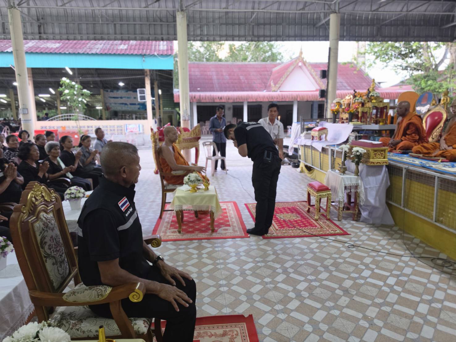 976045_0 สวป.(ชส.)ฯร่วมวางพวงหรีดและเป็นเจ้าภาพ สวดพระอภิธรรมศพคุณพ่อบุญ แก้วหนู( บิดา) นายบัญญัติ แก้วหนู อส.ตร.สภ.รัตภูมิ ณ วัดควนแสวง